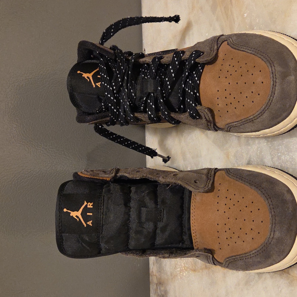 Nike Air Jordan 1 Mid SE Dark Chocolate Brown ( Kid's) - Picture 2 of 8